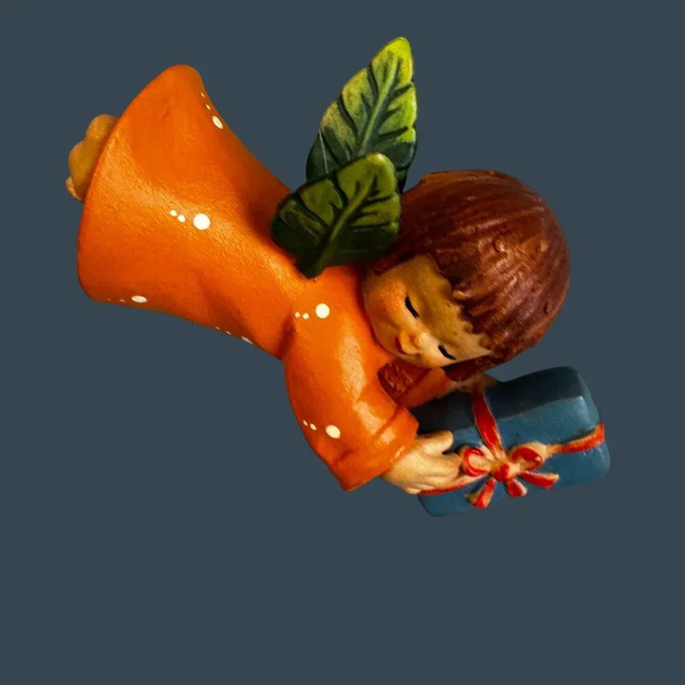 Vintage Anri Ferrandiz Flying Angels Pair Holding Gifts Hand Painted Christmas O